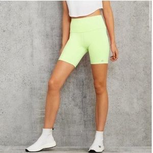 alo yoga biker shorts 7” high waisted